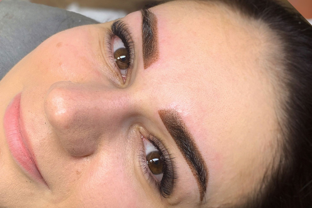 Szemöldök tetoválás